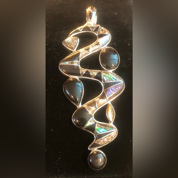 Sajen Handcrafted Sterling Silver Onyx Abalone Pendant